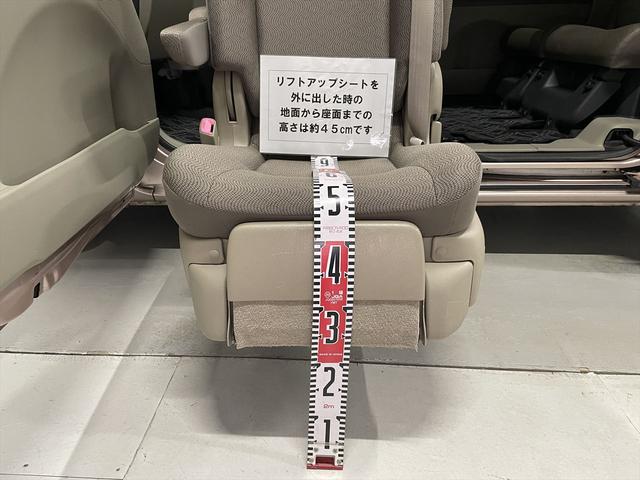 タント 　福祉車両・助手席リフトＵＰシート４人乗・走行８７千Ｋ・ＣＤオーディオ・キーレス・シートリフトリモコン付・左スライドドア・折リ畳ミ車イス固定ベルト・アイドリングストップ・禁煙車・ＰＶガラス・ドアバイザー（5枚目）