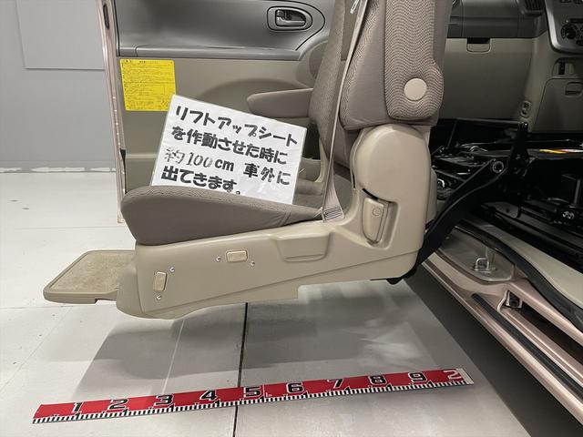 タント 　福祉車両・助手席リフトＵＰシート４人乗・走行８７千Ｋ・ＣＤオーディオ・キーレス・シートリフトリモコン付・左スライドドア・折リ畳ミ車イス固定ベルト・アイドリングストップ・禁煙車・ＰＶガラス・ドアバイザー（7枚目）