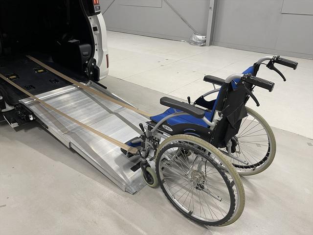 ノア 福祉車両・手動スロープ2台積7人乗・タイプ1・トヨタセーフティセンス・TV・ナビ・Bモニター・左右電動スライドドア・社外アルミ・純正フォグランプ・プッシュスタート・スマートキー・ドラレコ・ニールダウン(5枚目)