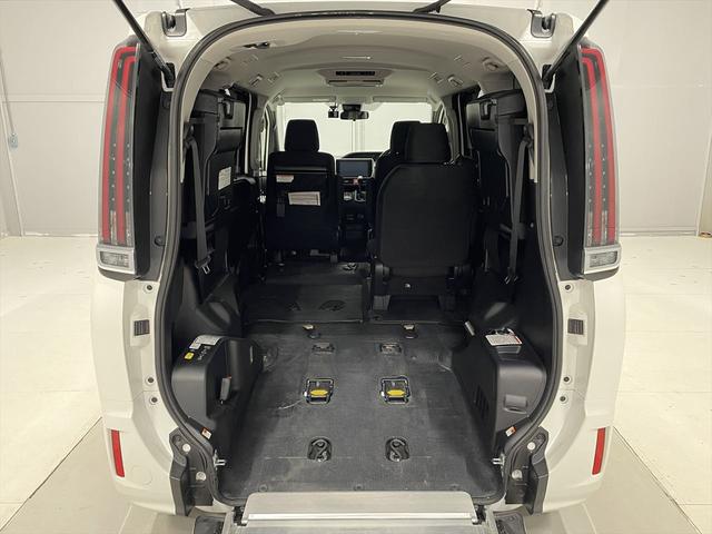 ノア 福祉車両・手動スロープ2台積7人乗・タイプ1・トヨタセーフティセンス・TV・ナビ・Bモニター・左右電動スライドドア・社外アルミ・純正フォグランプ・プッシュスタート・スマートキー・ドラレコ・ニールダウン(9枚目)