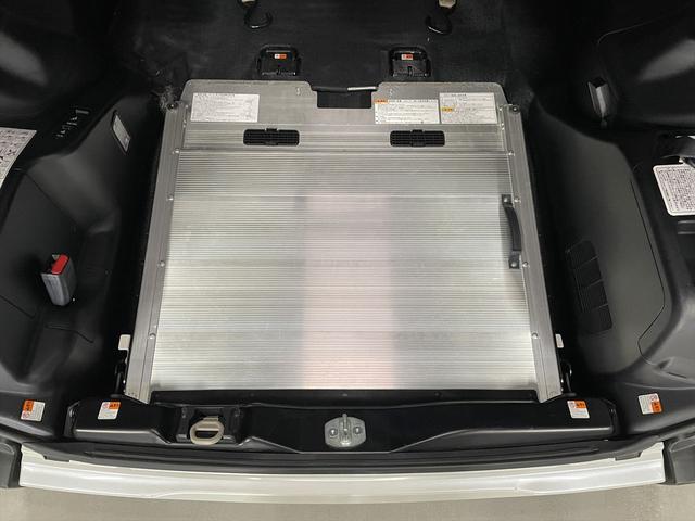 ノア 福祉車両・手動スロープ2台積7人乗・タイプ1・トヨタセーフティセンス・TV・ナビ・Bモニター・左右電動スライドドア・社外アルミ・純正フォグランプ・プッシュスタート・スマートキー・ドラレコ・ニールダウン(13枚目)