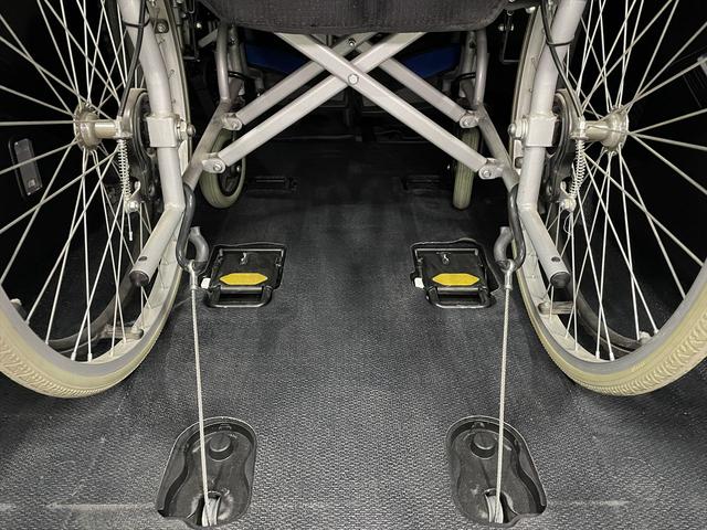 ノア 福祉車両・手動スロープ2台積7人乗・タイプ1・トヨタセーフティセンス・TV・ナビ・Bモニター・左右電動スライドドア・社外アルミ・純正フォグランプ・プッシュスタート・スマートキー・ドラレコ・ニールダウン(23枚目)