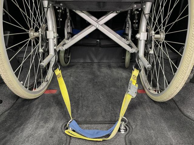 �����ԗ��͎ԃC�X�̌`���g���A�̊i�ɍ������I�ѕ�����؂ł��B�Ԉ֎q�̂܂܏���ԂȂǁA�������̎ԃC�X�����ۂɏ悹�Ď������Ƃ��\�ł��̂ŁA���Ђ����Q���������B