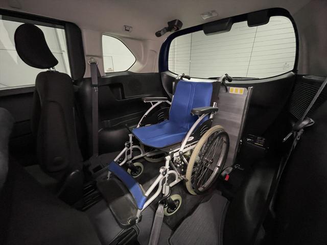 ���ԃC�X�E�X�g���b�`���[�͎ԗ��ɂ͕t���Ă��܂���B