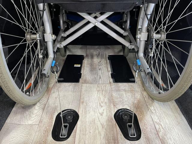 セレナ 　ハイウェイスターＶ　福祉車両・手動スロープ・１台積・７人乗・ｅパワー・プロパイロット・エマージェンシーブレーキ・左右電動スライドドア・純正ナビ・ＴＶ・Ｂモニター・デジタルインナーミラー・ニールダウン（19枚目）