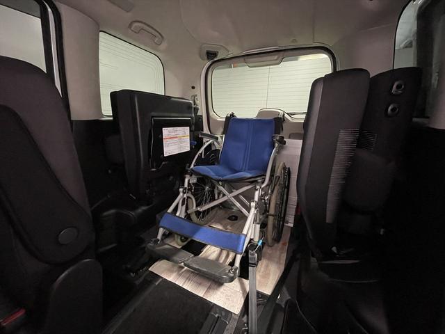 セレナ 　ハイウェイスターＶ　福祉車両・手動スロープ・１台積・７人乗・ｅパワー・プロパイロット・エマージェンシーブレーキ・左右電動スライドドア・純正ナビ・ＴＶ・Ｂモニター・デジタルインナーミラー・ニールダウン（25枚目）