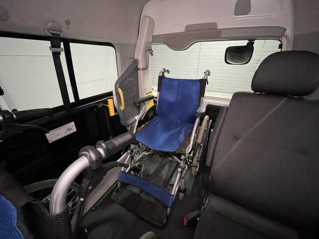 ���ԃC�X�E�X�g���b�`���[�͎ԗ��ɂ͕t���Ă��܂���B