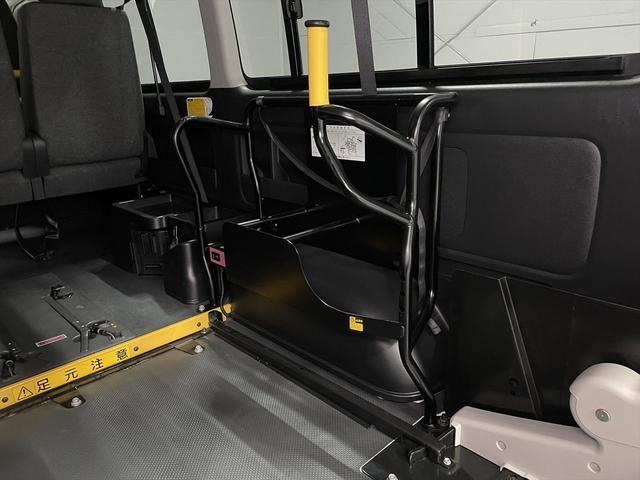 �������u�̏C���E�_�������X�^�b�t���T�|�[�g�B�����̕��ɂ͕����ԗ��戵�m�̎��i�����ߗא����H������Љ�܂��B�i�Ԃ����Œ葕�u�A�X�g���b�`���[�Ή����j