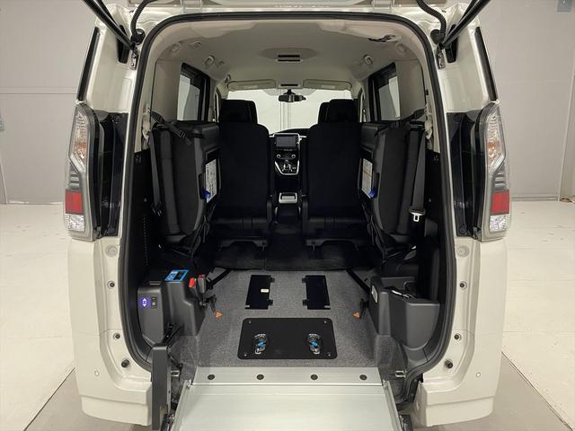 セレナ 　福祉車両・手動スロープ・１台積・７人乗・走行５０千Ｋ・ｅパワー・エマージェンシーブレーキ・純正９インチナビ・ＴＶ・アラウンドビューモニター・左電動スライドドア・ニールダウン・電動ウインチサード・禁煙車（13枚目）