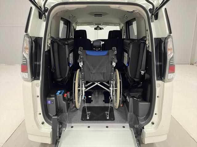 セレナ 　福祉車両・手動スロープ・１台積・７人乗・走行５０千Ｋ・ｅパワー・エマージェンシーブレーキ・純正９インチナビ・ＴＶ・アラウンドビューモニター・左電動スライドドア・ニールダウン・電動ウインチサード・禁煙車（15枚目）
