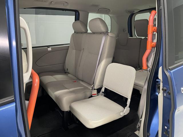 セレナ 　福祉車両・送迎仕様・８人乗・走行３４千Ｋ・エマージェンシーブレーキ・左電動スライドドア・ＣＤオーディオ・左オートステップ・アシストグリップ・プッシュスタート・インテリジェントキー・ＰＶガラス・ドラレコ（9枚目）