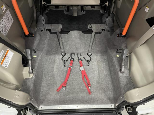 �����ԗ��͎ԃC�X�̌`���g���A�̊i�ɍ������I�ѕ�����؂ł��B�Ԉ֎q�̂܂܏���ԂȂǁA�������̎ԃC�X�����ۂɏ悹�Ď������Ƃ��\�ł��̂ŁA���Ђ����Q���������B