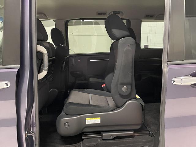 ステップワゴンスパーダ 　福祉車両・後席リフトＵＰシート７人乗・走行３３千Ｋ・わくわくゲート・ホンダセンシング・アダプティブクルコン・左右電動スライドドア・プッシュスタート・ＴＶ・ナビ・Ｂモニター・スパーダ純正アルミ付・ＥＴＣ（5枚目）