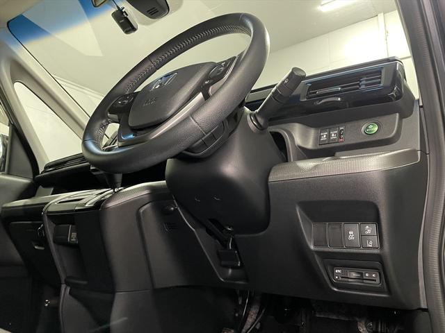 ステップワゴンスパーダ 　福祉車両・後席リフトＵＰシート７人乗・走行３３千Ｋ・わくわくゲート・ホンダセンシング・アダプティブクルコン・左右電動スライドドア・プッシュスタート・ＴＶ・ナビ・Ｂモニター・スパーダ純正アルミ付・ＥＴＣ（32枚目）