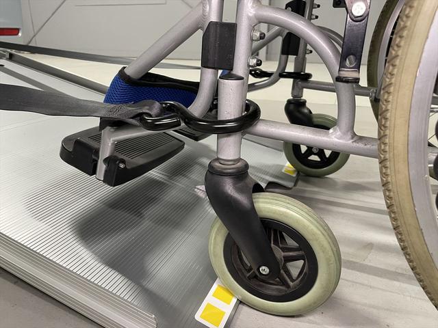 �����ԗ��戵�m�X�y�V�����X�g�i��Ёj���{�������q����̎��i�҂������ݐЁB�c�Ƃ��烁���e�i���X�܂Ńv���W�c�B�Ԃ����A�X�g���b�`���[�ȂǁA�ǂ�Ȃ��Ƃł������k���������B