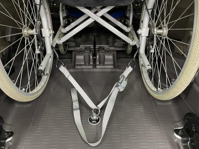 �����ԗ��͎ԃC�X�̌`���g���A�̊i�ɍ������I�ѕ�����؂ł��B�Ԉ֎q�̂܂܏���ԂȂǁA�������̎ԃC�X�����ۂɏ悹�Ď������Ƃ��\�ł��̂ŁA���Ђ����Q���������B