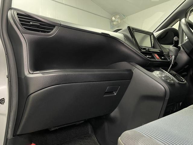 ノア 福祉車両・助手席リフトUPシート・8人乗・走行38千K・トヨタセーフティセンス・TV・ナビ・Bモニター・左電動スライドドア・クルーズコントロール・キーレス・リモコン・折リ畳ミ車イス固定ベルト・禁煙車(32枚目)