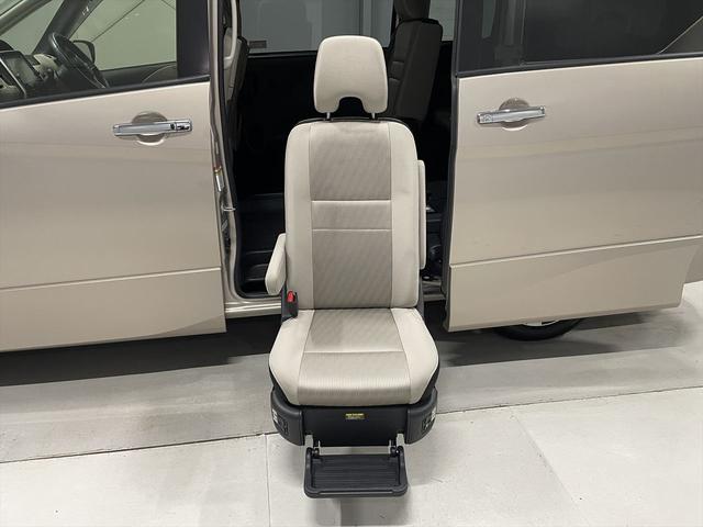 セレナ ハイウェイスター 福祉車両・後席リフトUPシート・7人乗・ハイブリッド・プロパイロットエディション・左右電動スライドドア・エマージェンシーブレーキ・純正ナビ・TV・アラウンドビューモニター・ETC(3枚目)