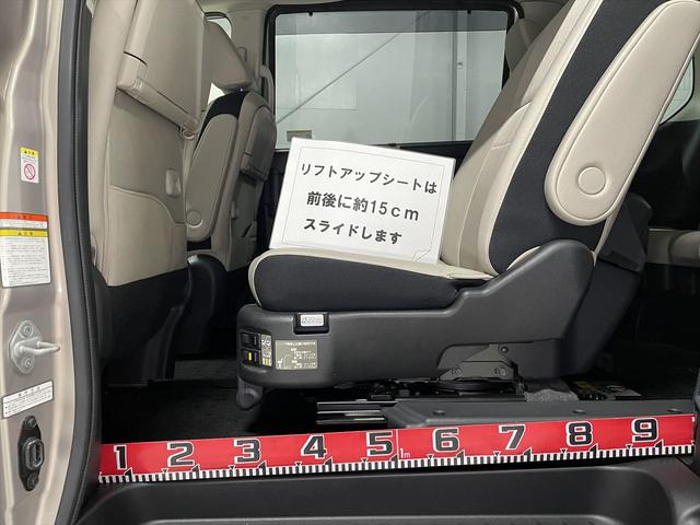 セレナ ハイウェイスター 福祉車両・後席リフトUPシート・7人乗・ハイブリッド・プロパイロットエディション・左右電動スライドドア・エマージェンシーブレーキ・純正ナビ・TV・アラウンドビューモニター・ETC(11枚目)