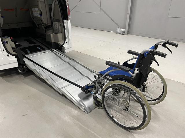 �����ԗ��戵�m�X�y�V�����X�g�i��Ёj���{�������q����̎��i�҂������ݐЁB�c�Ƃ��烁���e�i���X�܂Ńv���W�c�B�Ԃ����A�X�g���b�`���[�ȂǁA�ǂ�Ȃ��Ƃł������k���������B