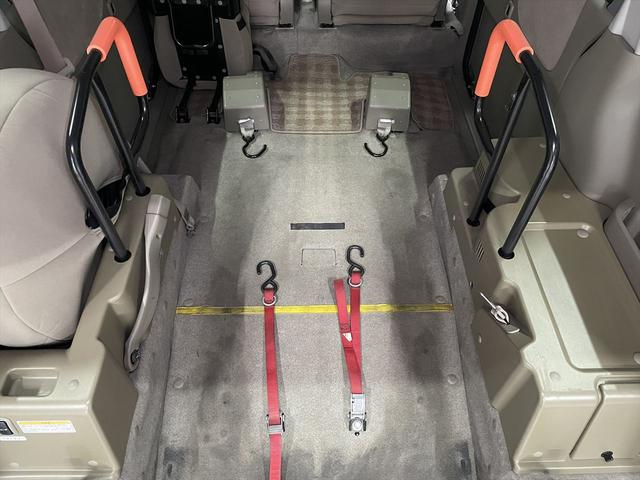 アトレーワゴン 　福祉車両・手動スロープ・１台積・４人乗・８ナンバー補助席タイプ・キーレス・社外ＴＶ・ナビ・ターボ車・電動ウィンチサード・無線ウィンチリモコン・ラッシングベルト・左右スライドドア・禁煙車・ＰＶガラス（13枚目）