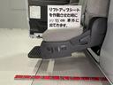 リフトアップシートを作動させた時に約70cm車外に出てきます。