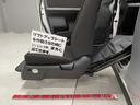 フリード 　１．５Ｇ　福祉車両・助手席リフトＵＰシート・６人乗・走行１６千Ｋ・左電動スライドドア・ＣＤオーディオ・左右スライドドア・キーレス・リモコン・折り畳み車イス固定ネット・左右ＳＤ・純正ＨＩＤヘッドライト（7枚目）