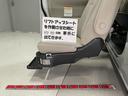 リフトアップシートを作動させた時に約80cm車外に出てきます。