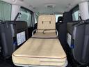 ストレッチャーを搭載できます。専用でないストレッチャーの固定に関してはスタッフにお尋ねください。※ストレッチャーは付属しておりません。