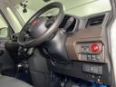 一般店では希少な福祉車両部品を豊富に在庫。車いす固定装置なども迅速に交換し、修理期間を短縮。介護タクシーやデイサービス事業用車両の急な修理も、福祉車両のたすかるへ!