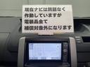 　福祉車両・手動スロープ・１台積・６人乗・走行６１千Ｋ・タイプ２・８ナンバー・左右電動スライドドア・ＴＶ・ナビ・Ｂカメラ・社外アルミ・ドラレコ・キーレス・ニールダウン・電動ウィンチ・無線ウィンチリモコン（57枚目）