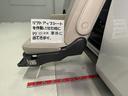 リフトアップシートを作動させた時に約80cm車外に出てきます。