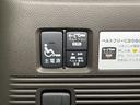 一般店では希少な福祉車両部品を豊富に在庫。車いす固定装置なども迅速に交換し、修理期間を短縮。介護タクシーやデイサービス事業用車両の急な修理も、福祉車両のたすかるへ！
