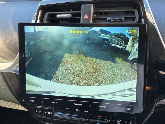 プリウス Ｓセーフティプラス　ディスプレイオーディオ　Ｂｌｕｅｔｏｏｔｈ　バックカメラ　ＥＴＣ　スマートキー　オートライト　ＬＥＤヘッドライト　衝突軽減ブレーキ　レーンアシスト　オートマチックハイビーム　車検令和９年７月（4枚目）