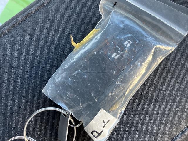 プリウス Ｓセーフティプラス　ディスプレイオーディオ　Ｂｌｕｅｔｏｏｔｈ　バックカメラ　ＥＴＣ　スマートキー　オートライト　ＬＥＤヘッドライト　衝突軽減ブレーキ　レーンアシスト　オートマチックハイビーム　車検令和９年７月（7枚目）