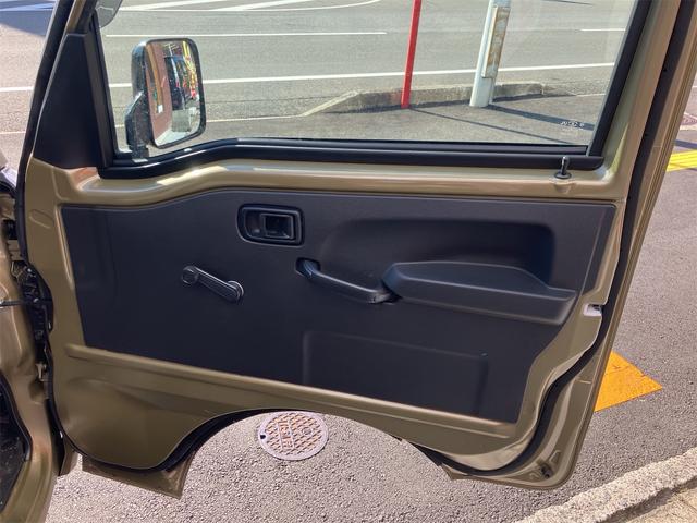 ハイゼットトラック スタンダード　農用スペシャル　４ＷＤ　衝突軽減ブレーキ　アイドリングストップ　横滑り防止装置　クリアランスソナー　ＣＶＴ車　オートライト　エアコン　パワーステアリング　三方開　積載可能量３５０ｋｇ（11枚目）