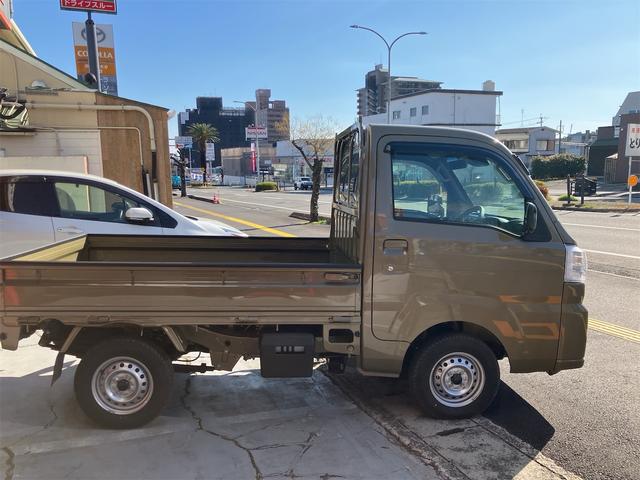 ハイゼットトラック スタンダード　農用スペシャル　４ＷＤ　衝突軽減ブレーキ　アイドリングストップ　横滑り防止装置　クリアランスソナー　ＣＶＴ車　オートライト　エアコン　パワーステアリング　三方開　積載可能量３５０ｋｇ（18枚目）