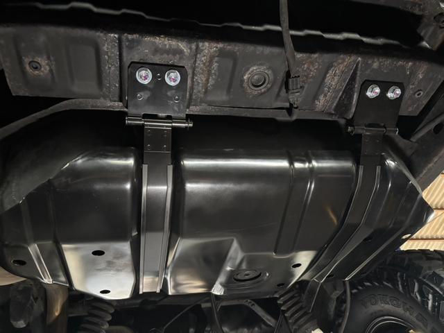 ランドクルーザー70 ZX ARBバンパー 公認4インチリフトアップ 前後デフロック付き 新品ジオランダーMTタイヤ 新品ブラッドレーV16インチホイール ETC ARBルーフキャリア シュノーケル バックカメラ(27枚目)