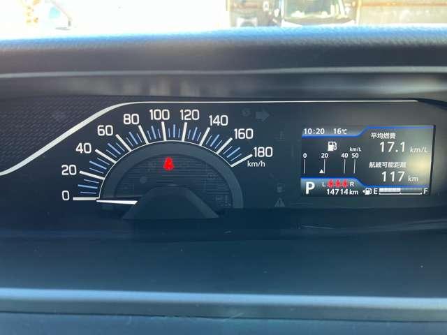 視認性の良いメーターです！センターにはディスプレイもあり色々な情報が映ります！