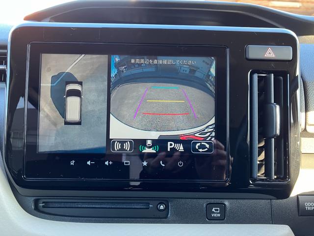 バックカメラと全方位カメラがついています。駐車の際は確認が出来るので安心してお乗りいただけます。