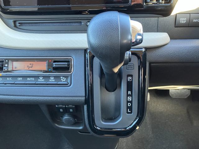 操作性の良いシフトレバーです。是非一度握ってみてください。