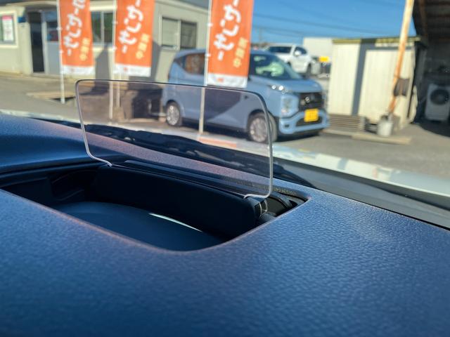 ヘッドアップディスプレイ★車速などが表示されます。収納する事も可能です。