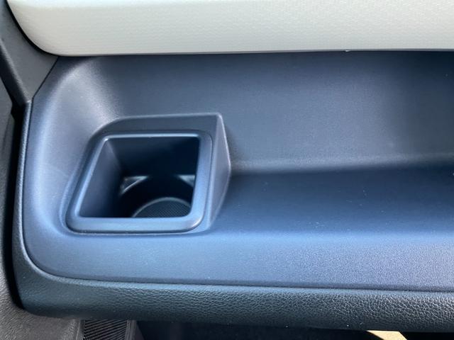 助手席前ドリンクホルダー