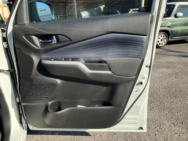 運転席ドア内張り