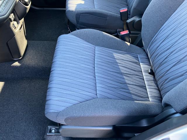 座り心地の良い運転席と助手席です。長時間ドライブの疲れ軽減に貢献します。