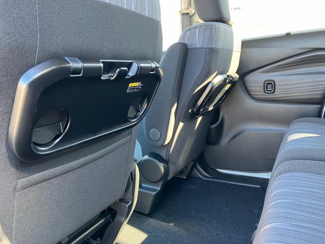 両席の後ろにはテーブルがあります☆とっても便利です。