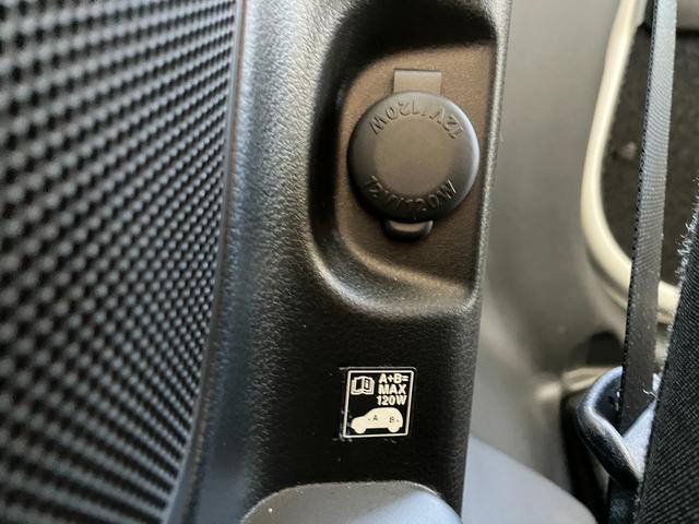 後部にも便利なアクセサリーソケットございます。