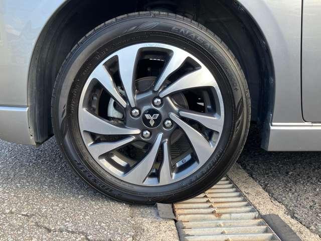 デリカＤ：２ カスタムハイブリッドＭＶ　全方位カメラパッケージ　全方位カメラ付きナビ・両側電動スライドド　衝突被害軽減システム　両側オートスライドドア　前席シートヒーター　オートクルーズコントロール　アルミホイール　バックモニター　サイドエアバック　スマートキー（12枚目）