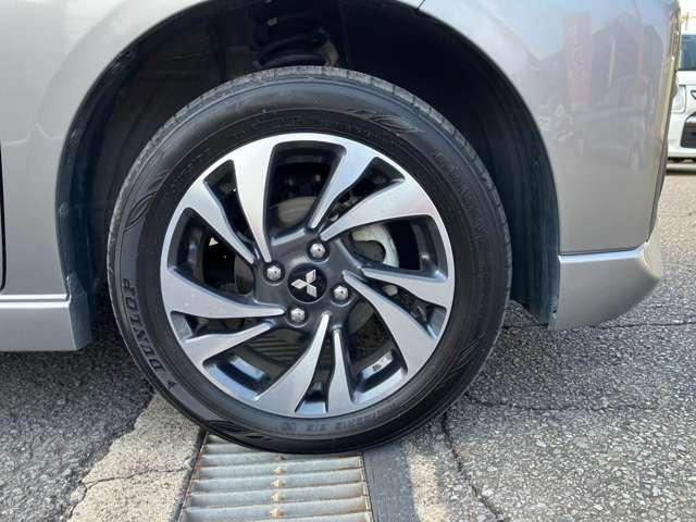 デリカＤ：２ カスタムハイブリッドＭＶ　全方位カメラパッケージ　全方位カメラ付きナビ・両側電動スライドド　衝突被害軽減システム　両側オートスライドドア　前席シートヒーター　オートクルーズコントロール　アルミホイール　バックモニター　サイドエアバック　スマートキー（13枚目）