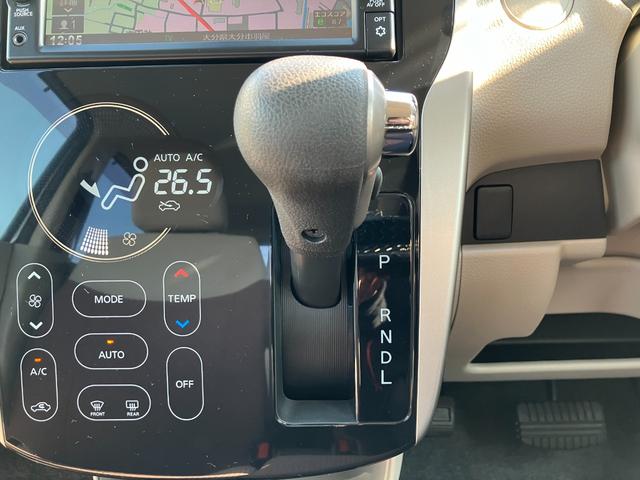 �V�t�g���o�[�ƃG�A�R���p�l���ł��B